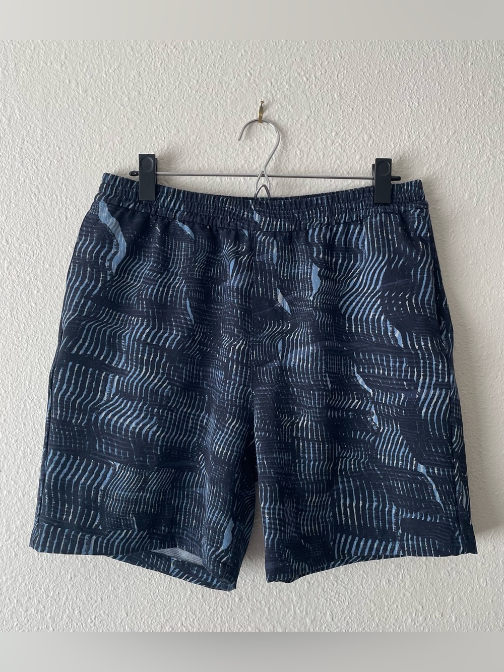 Outdoor Voices Shorts Mens Medium Blue Abstract Print Athletic Training